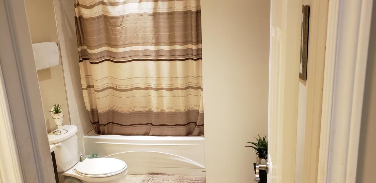 Lovely Guest Entire Apartment Minutes From Ottawa Airport ภายนอก รูปภาพ