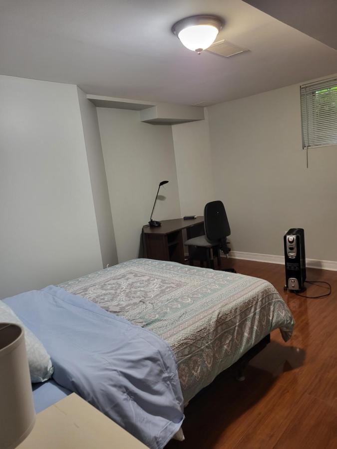 Lovely Guest Entire Apartment Minutes From Ottawa Airport ภายนอก รูปภาพ