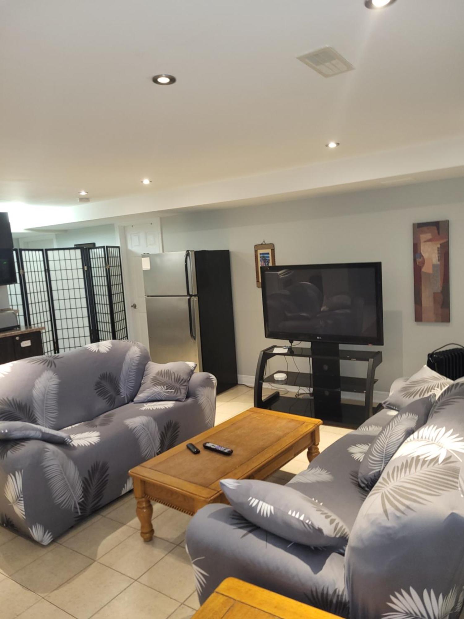 Lovely Guest Entire Apartment Minutes From Ottawa Airport ภายนอก รูปภาพ