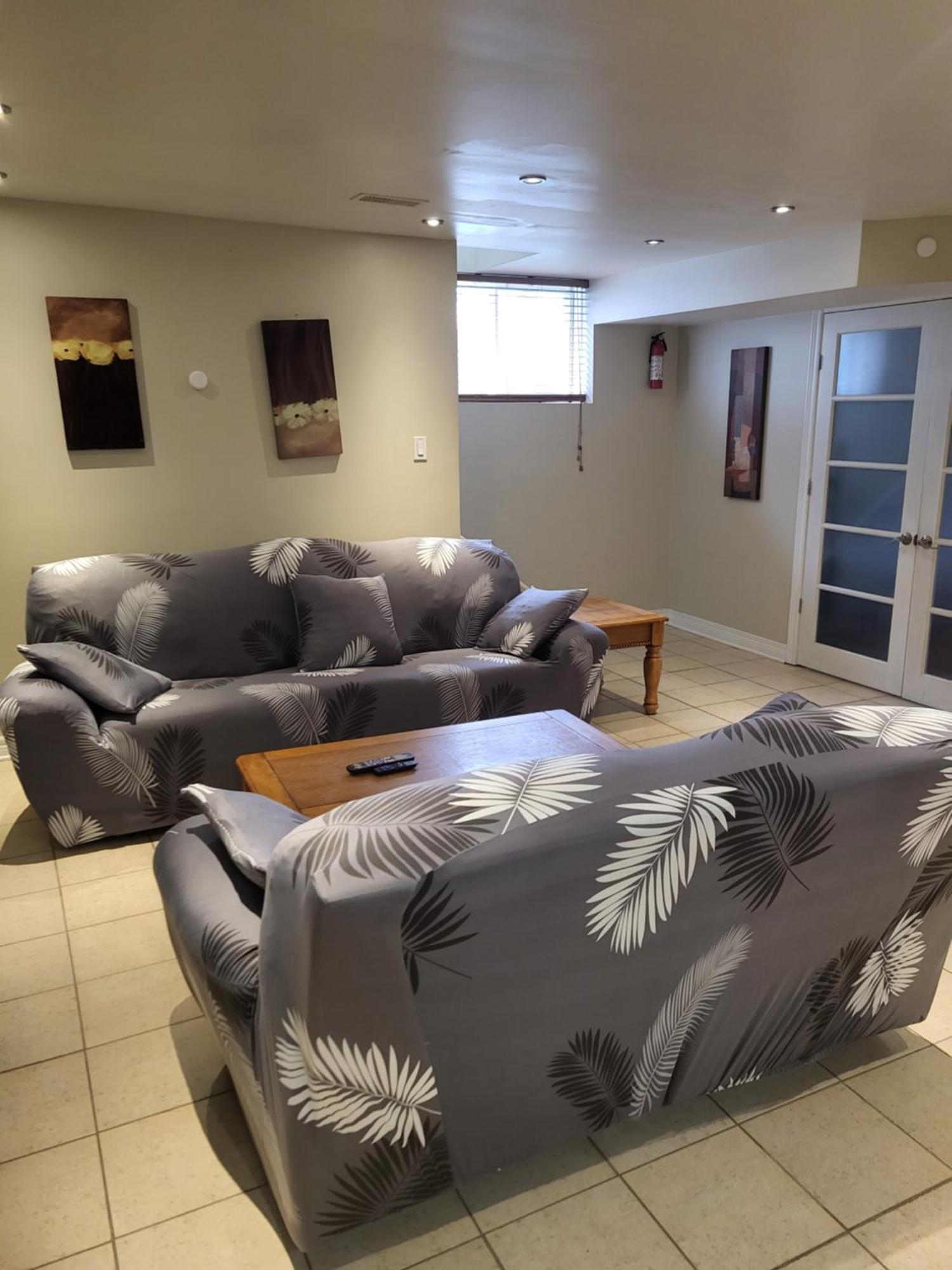 Lovely Guest Entire Apartment Minutes From Ottawa Airport ภายนอก รูปภาพ